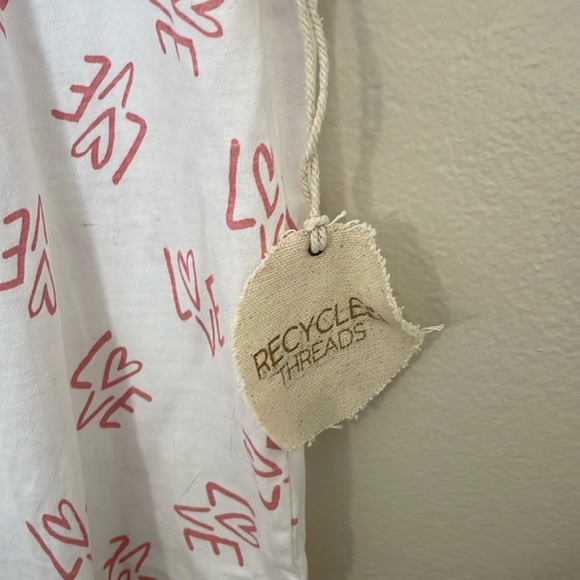 ❤️ NEW Recycle Threads Love Crop Tee ❤️ - Picture 4 of 9